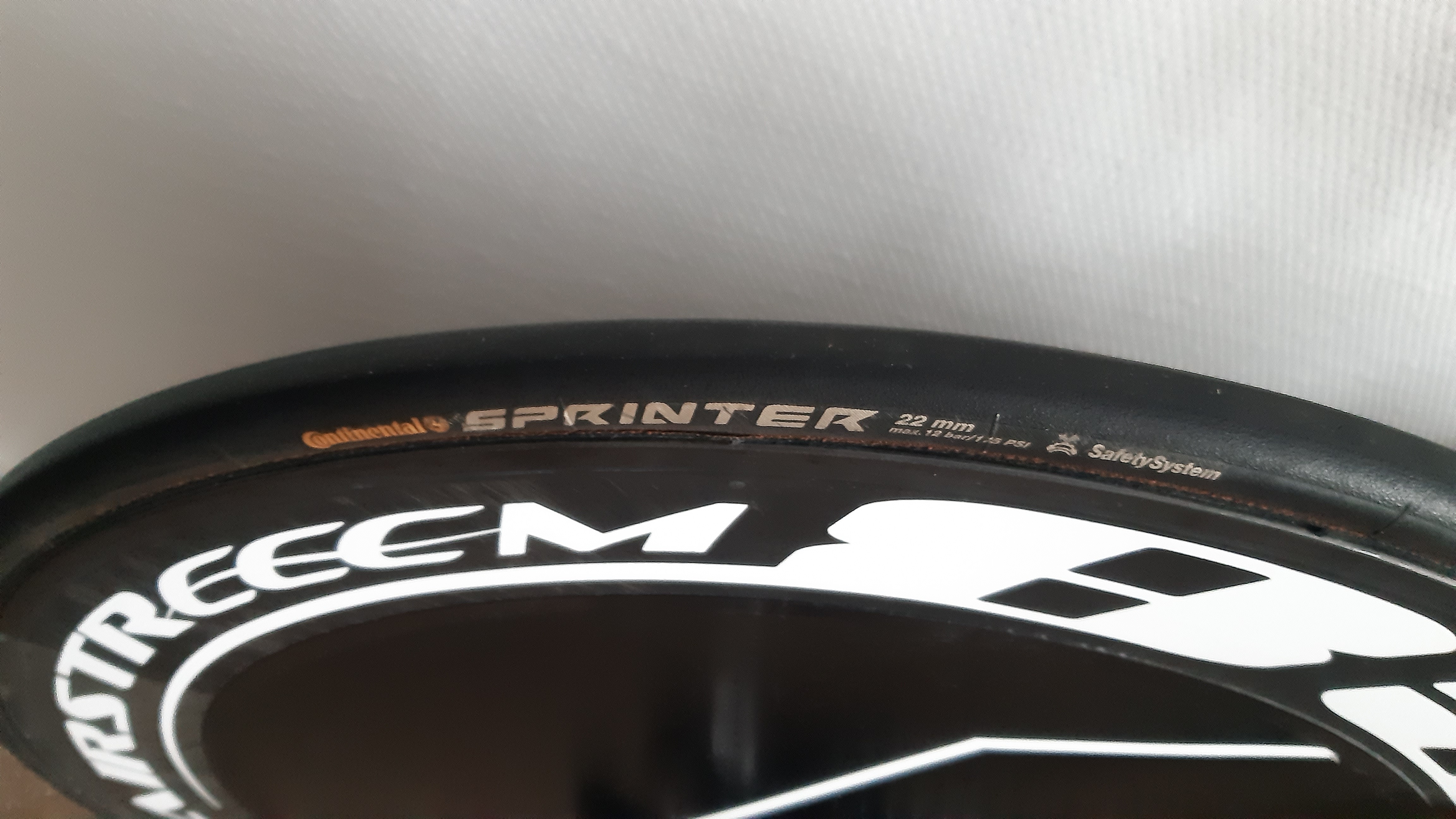 Airstreeem Super TT Road 2019