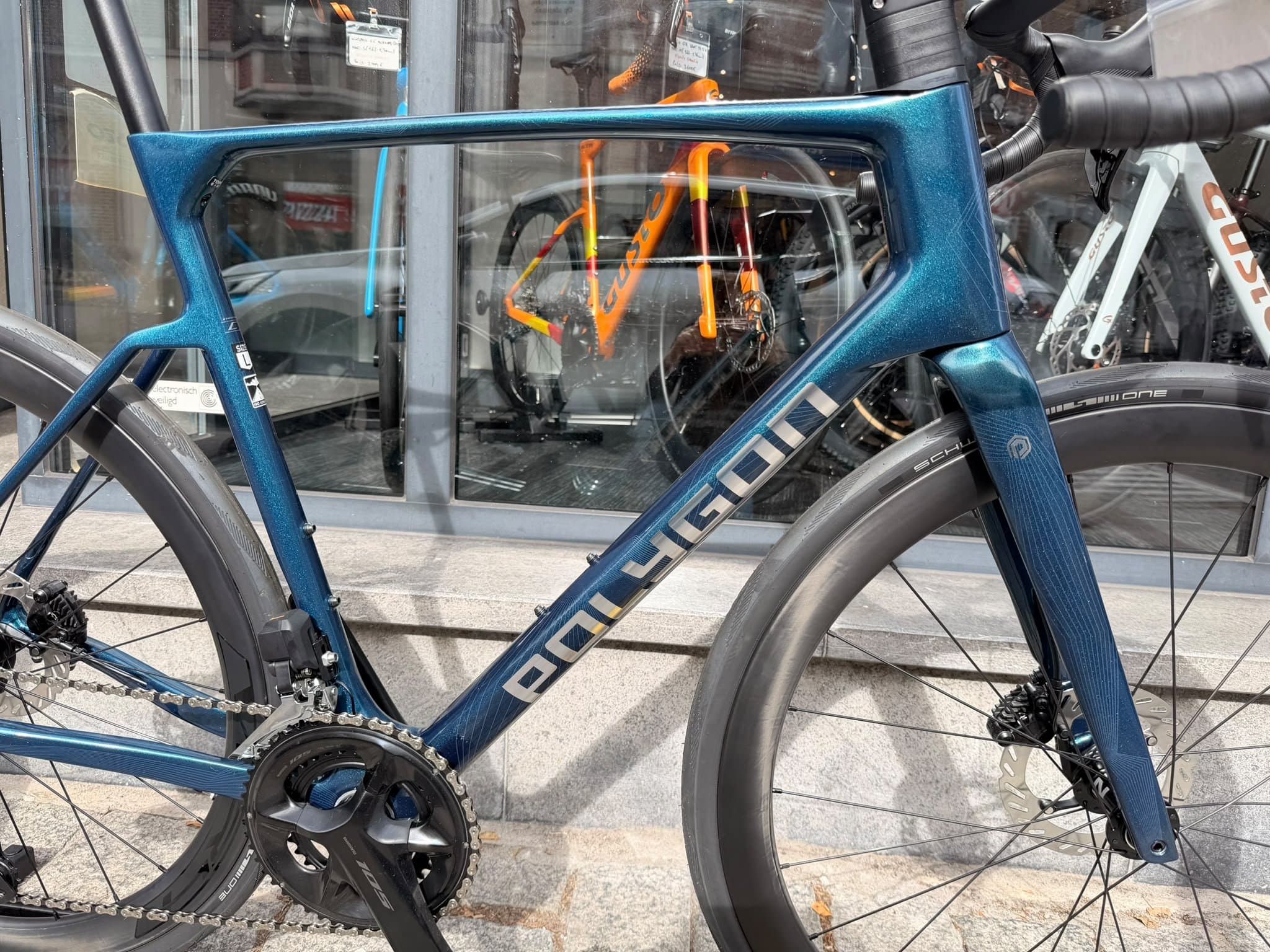 Polygon strattos C7 disc 105 di2 2x12 + carbon wheels 2026