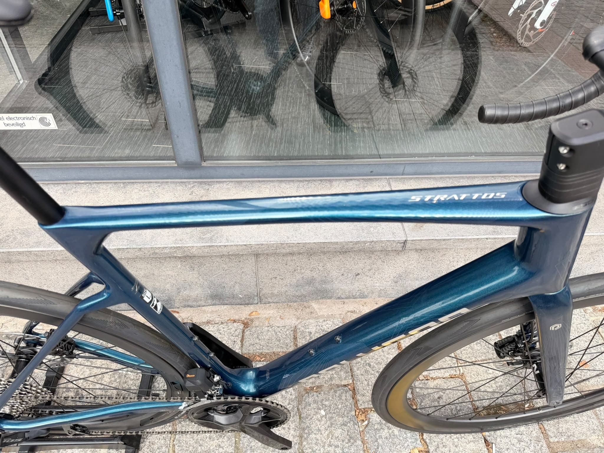 Polygon strattos C7 disc 105 di2 2x12 + carbon wheels 2026