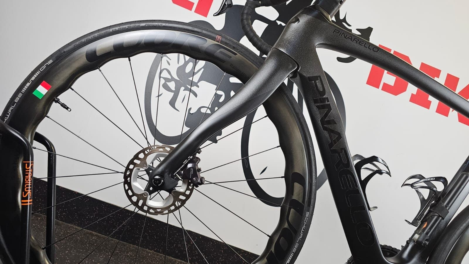 Pinarello F9 Razor Black disc ultegra di2 2x12 2024