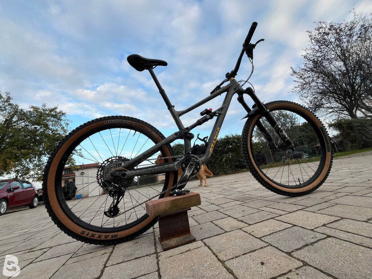 Specialized STATUS 2022