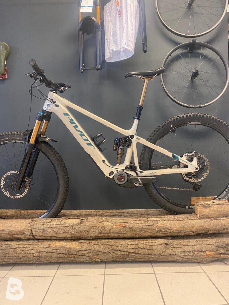 Pivot Shuttle AM 2024