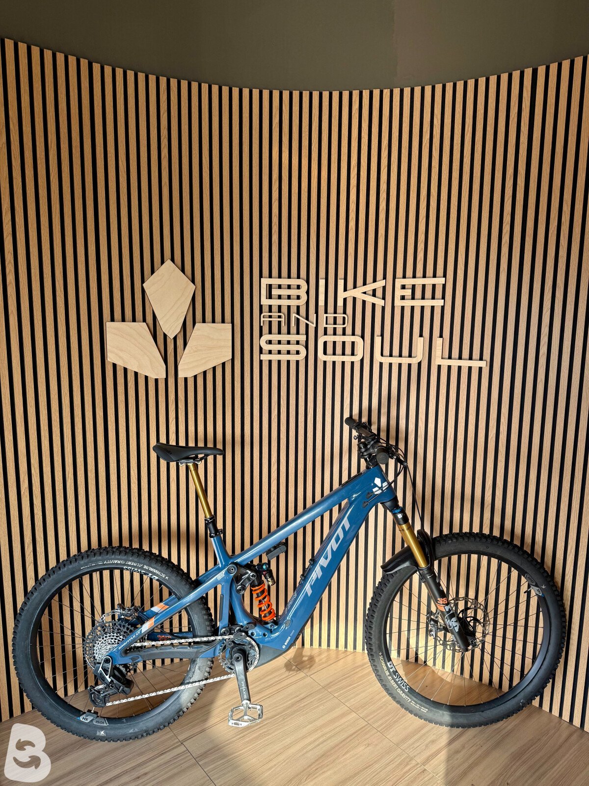 Pivot Shuttle LT Pro XO 2025