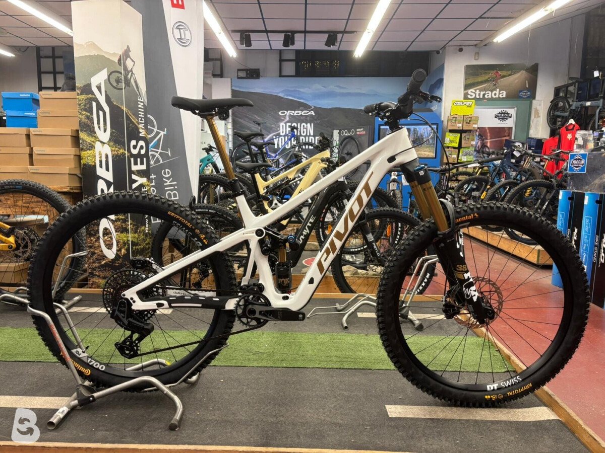 Pivot Firebird Pro X0 2026