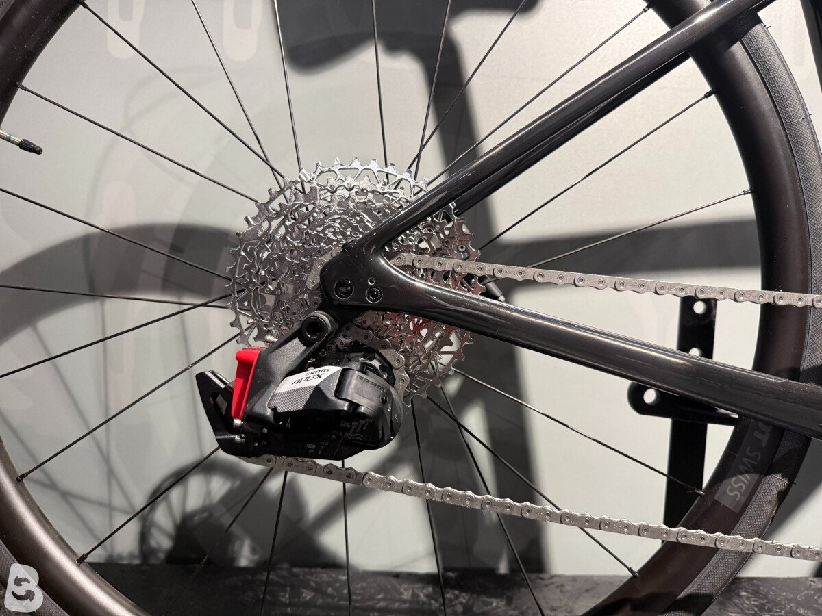 Specialized Roubaix SL8 Sport APEX 2025