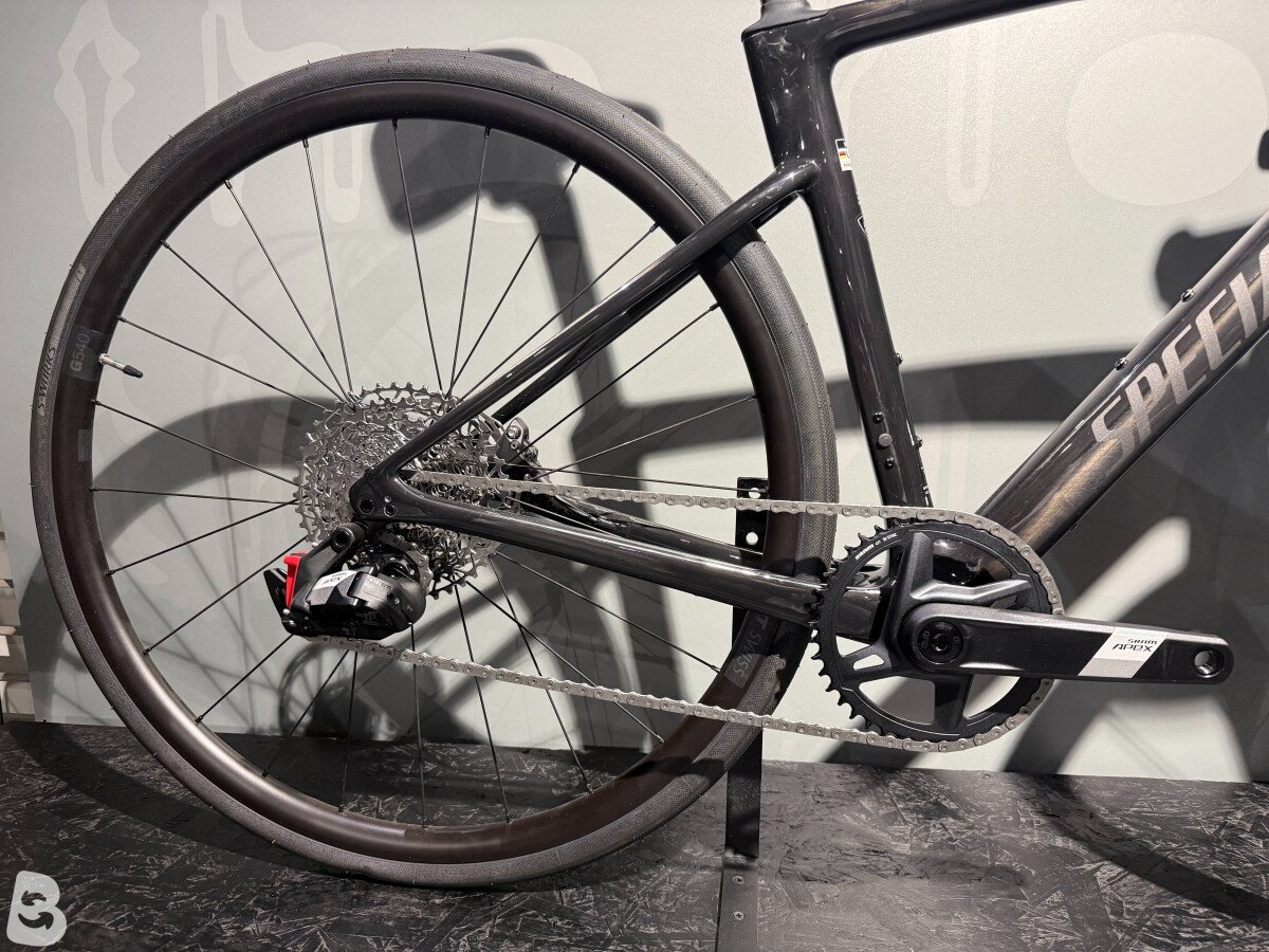 Specialized Roubaix SL8 Sport APEX 2025