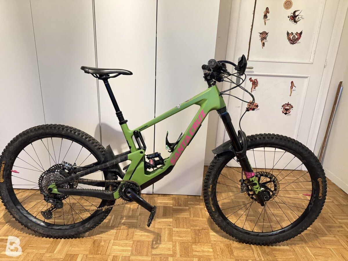 Santa Cruz Nomad XT 2022
