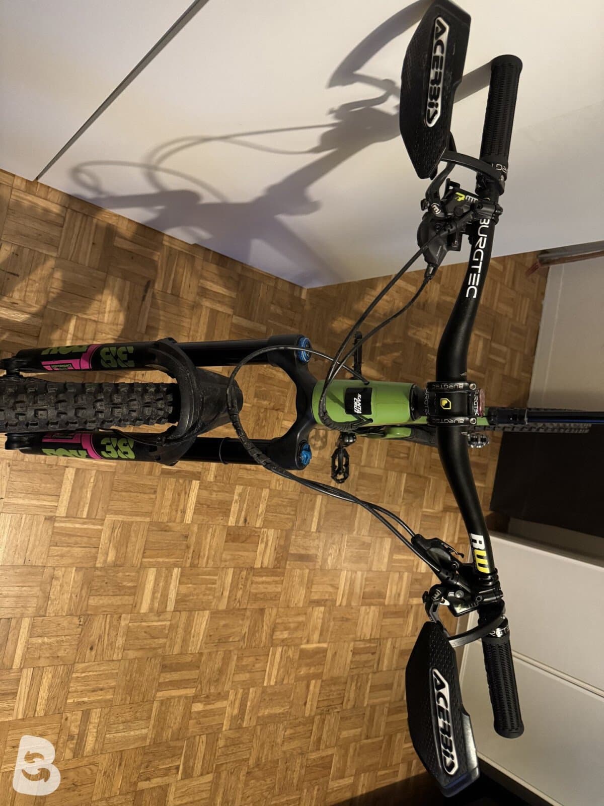 Santa Cruz Nomad XT 2022