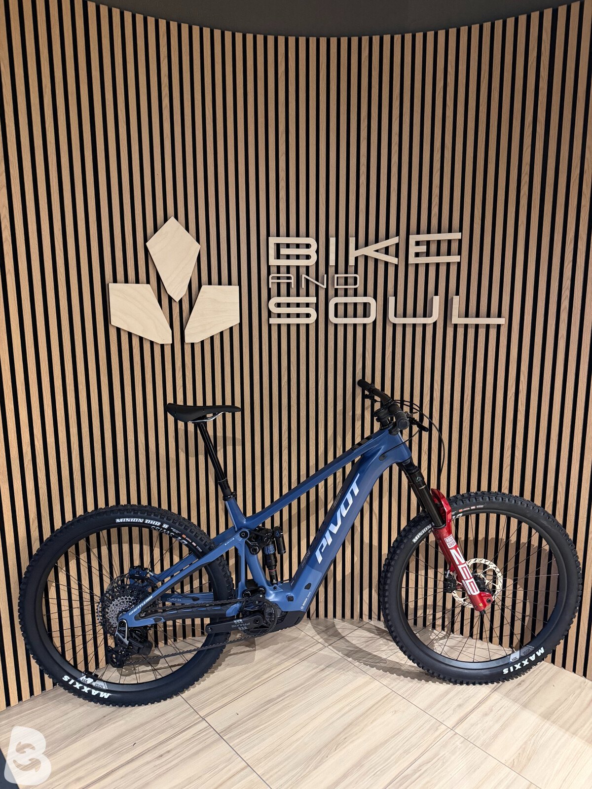 Pivot Shuttle AM Pro XO 2026