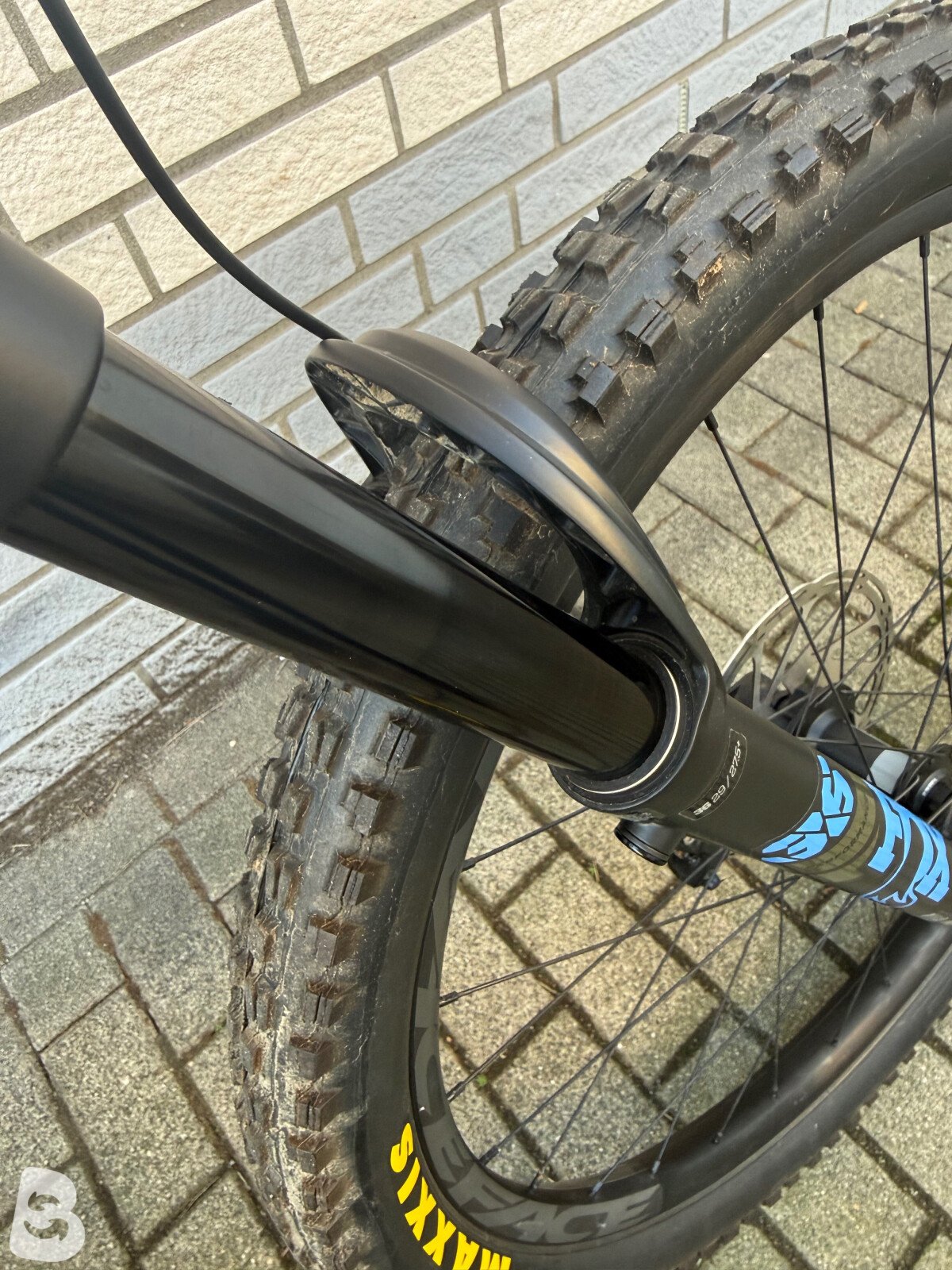 Santa Cruz Bronson R Carbon 2022