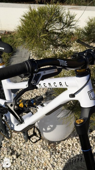 Commencal Clash custom 2025