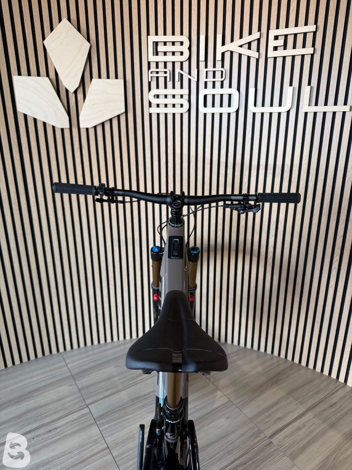 Pivot Pivot Shuttle AM Ride Eagle - Upgrade FOX 2026
