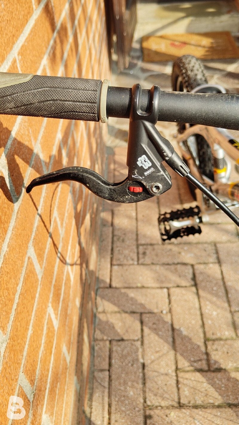 Monty Alu7005um 2008