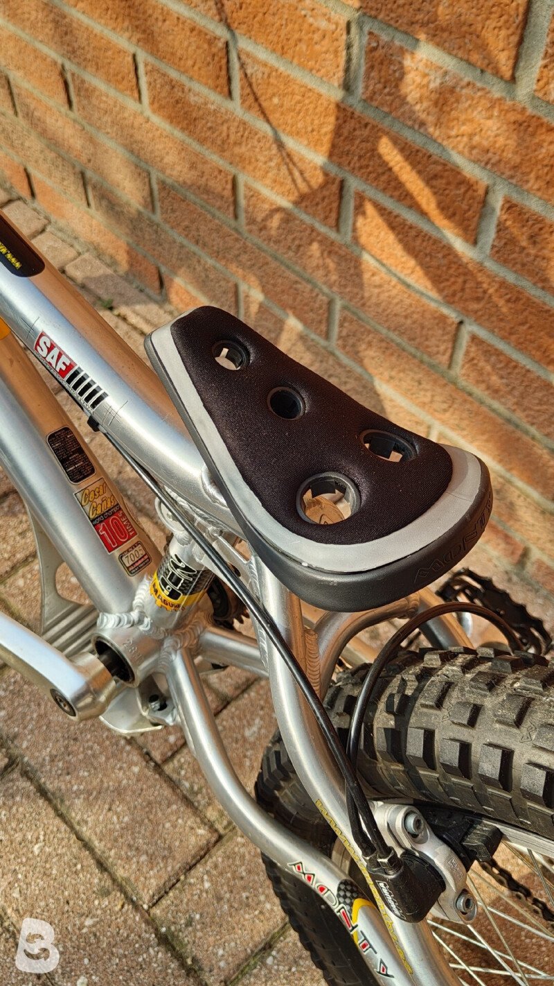 Monty Alu7005um 2008