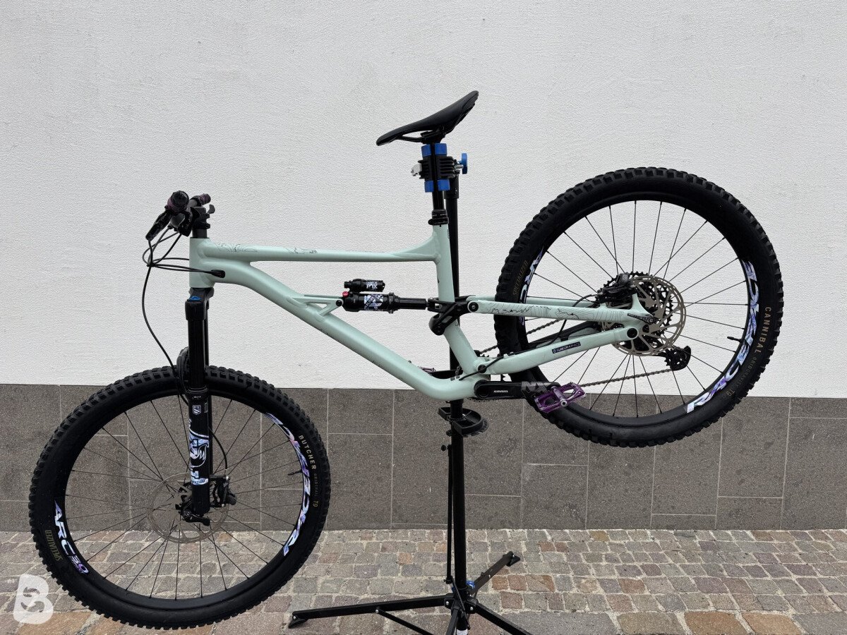 Specialized Status 2022