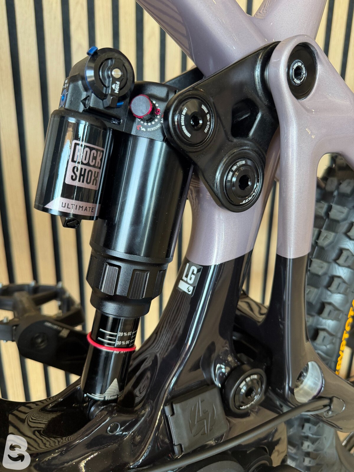 Pivot Shuttle AMPD Pro Avinox 2026
