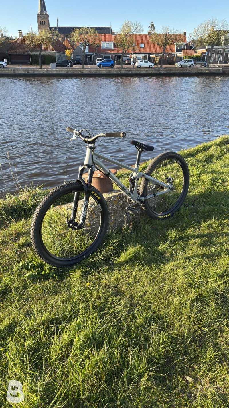 Canyon Stitched 720 2022