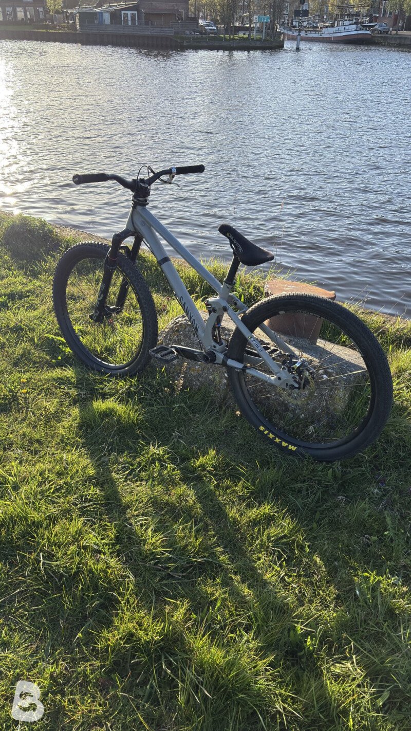 Canyon Stitched 720 2022