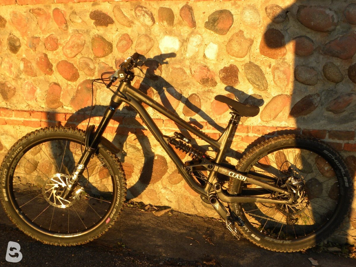 Commencal Clash 2025