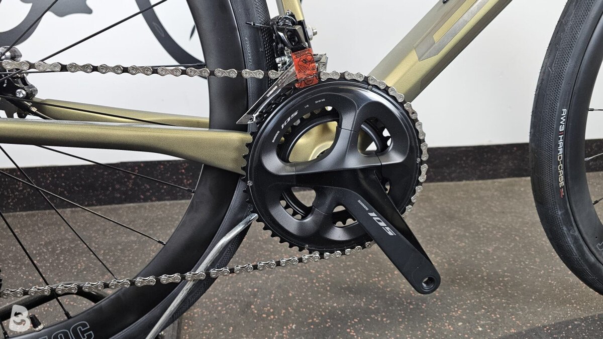 Superior x-road team elite se disc + carbon wheels 2024