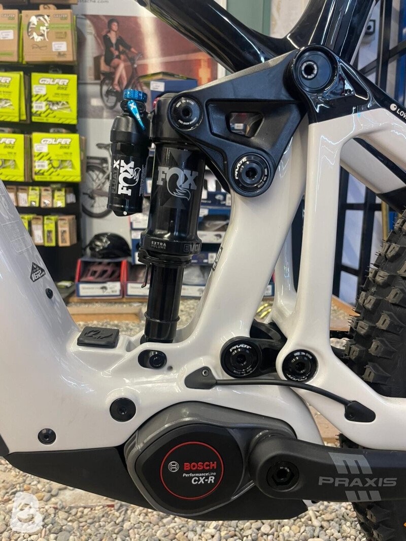 Pivot SHUTTLE LT PRO BOSCH CX-R 800wh 2026