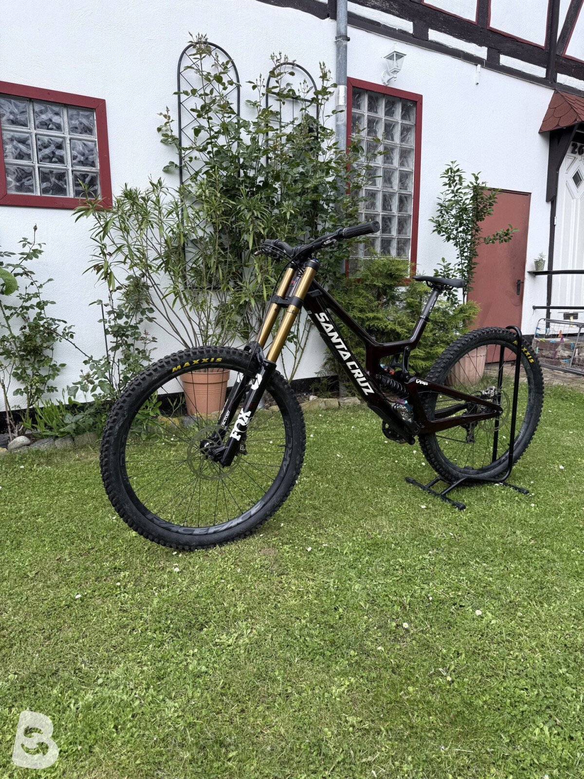 Santa Cruz V10 2022