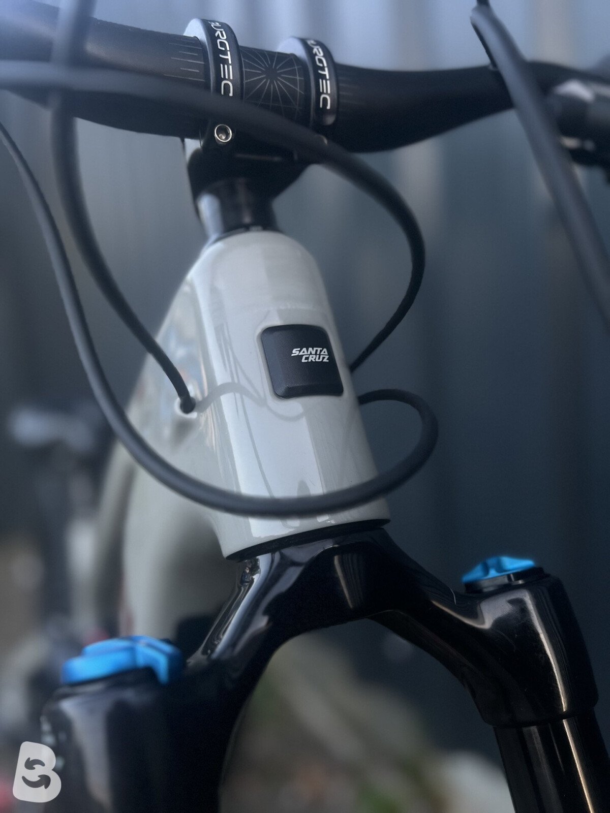 Santa Cruz Vala C S Kit 2025