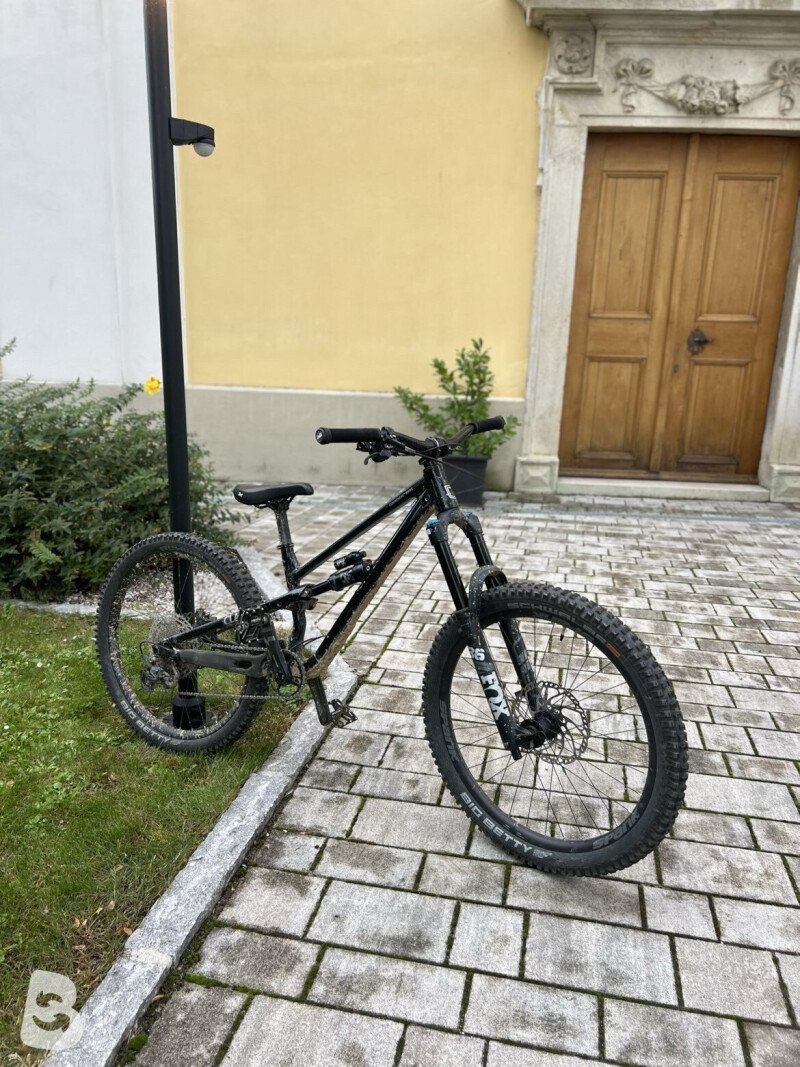 Commencal Clash 2025