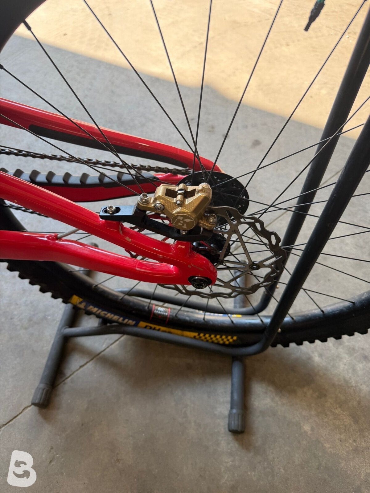 Santa Cruz V10 2024