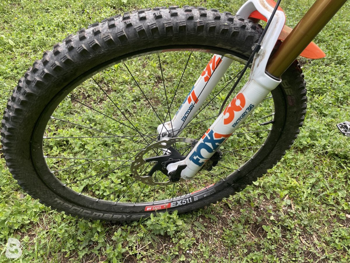 Mondraker Superfoxy carbon R 2022