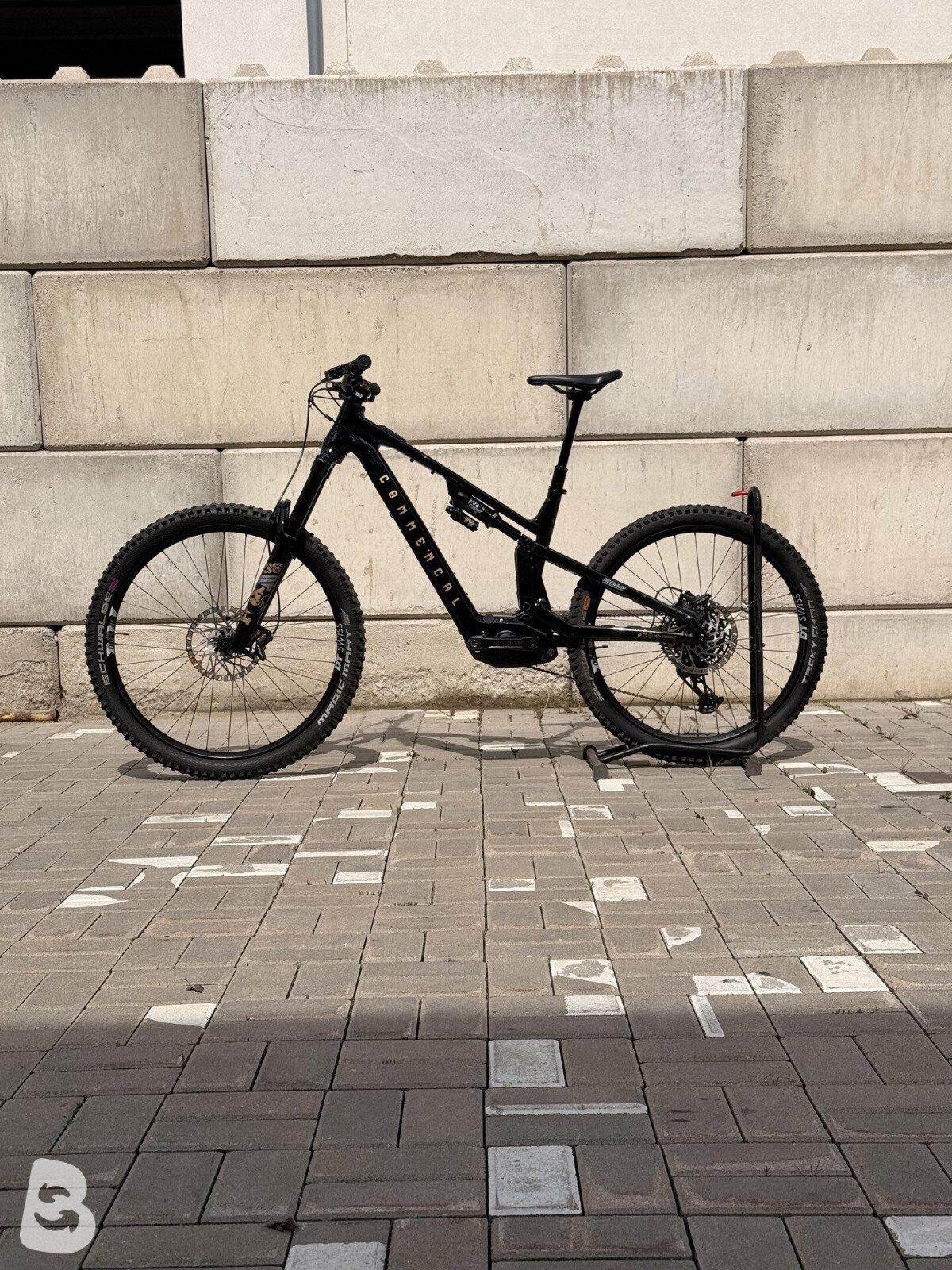 Commencal Meta power SX Race Team 2025