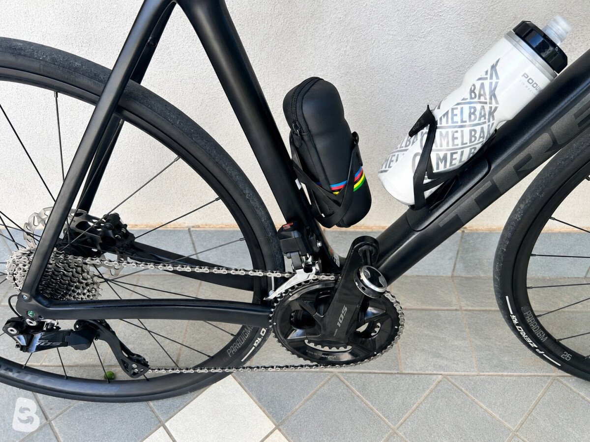 Trek Domane SL6 Gen 4 – Shimano 105 Di2 – cockpit Deda carbonio integrato 2023