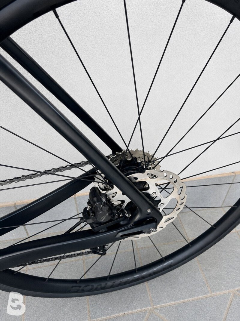 Trek Domane SL6 Gen 4 – Shimano 105 Di2 – cockpit Deda carbonio integrato 2023