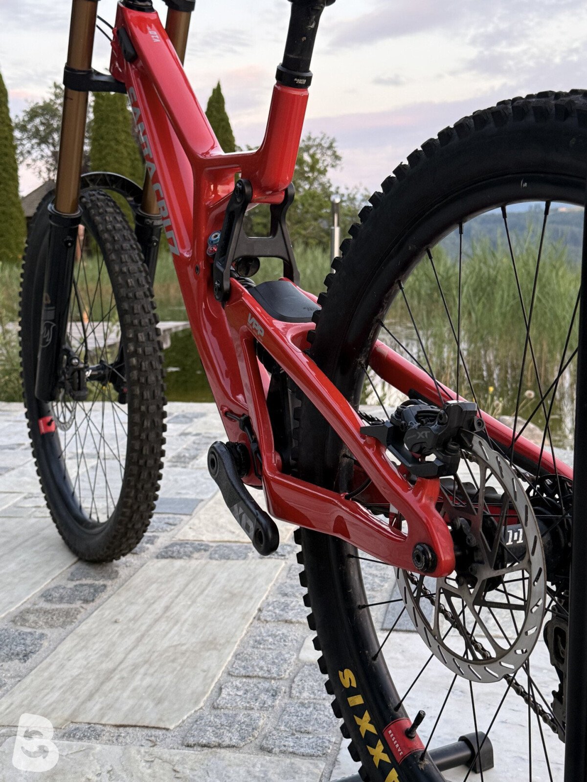 Santa Cruz V10 2024