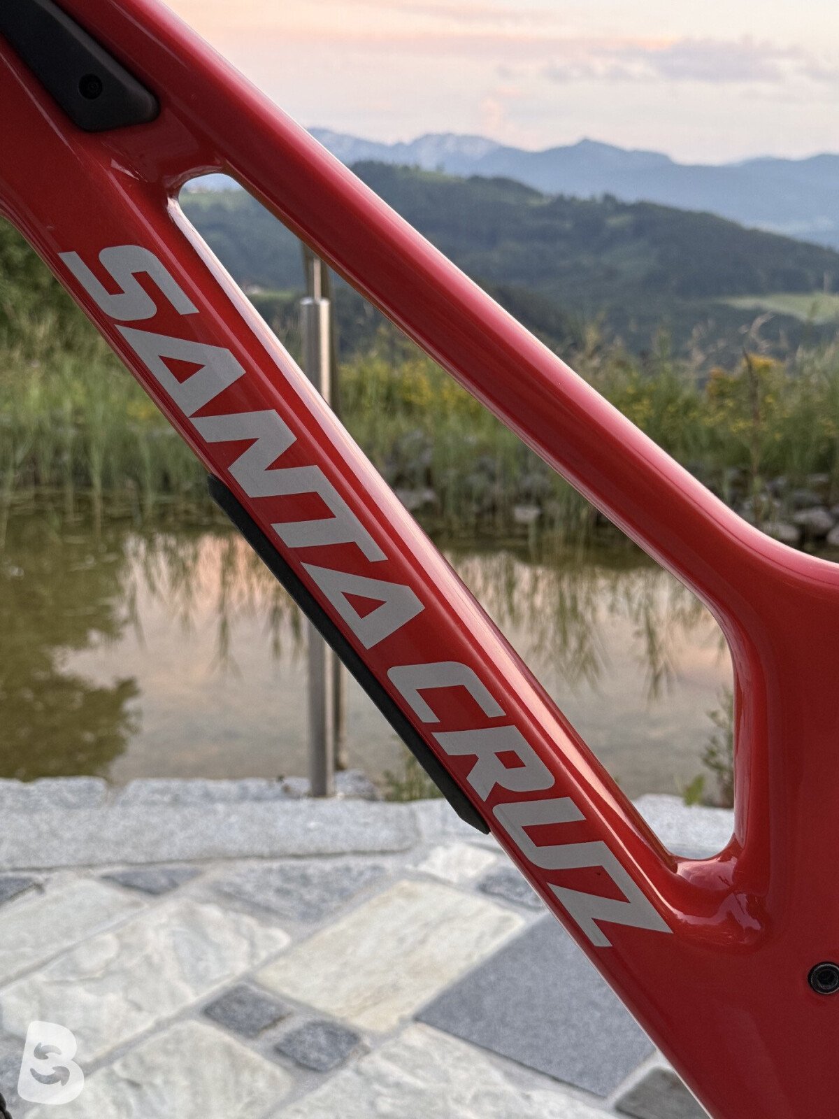 Santa Cruz V10 2024