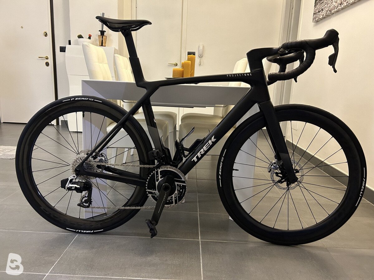 Trek Madone 8 2025