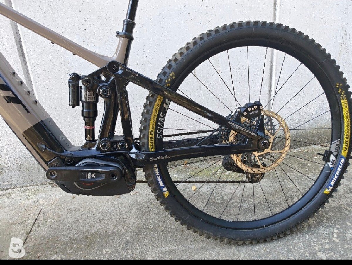 Pivot Shuttle AM PRO 2025