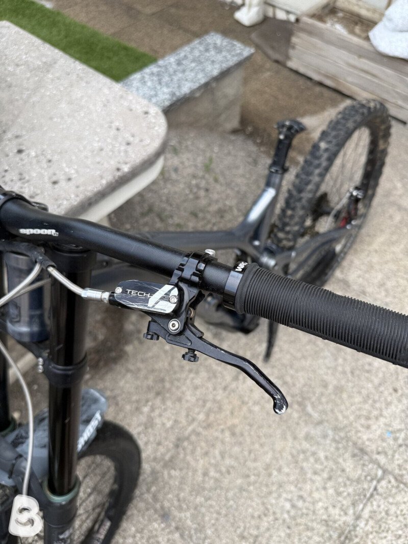 Commencal SUPREME DH V4.2 ESSENTIAL 650B 2018