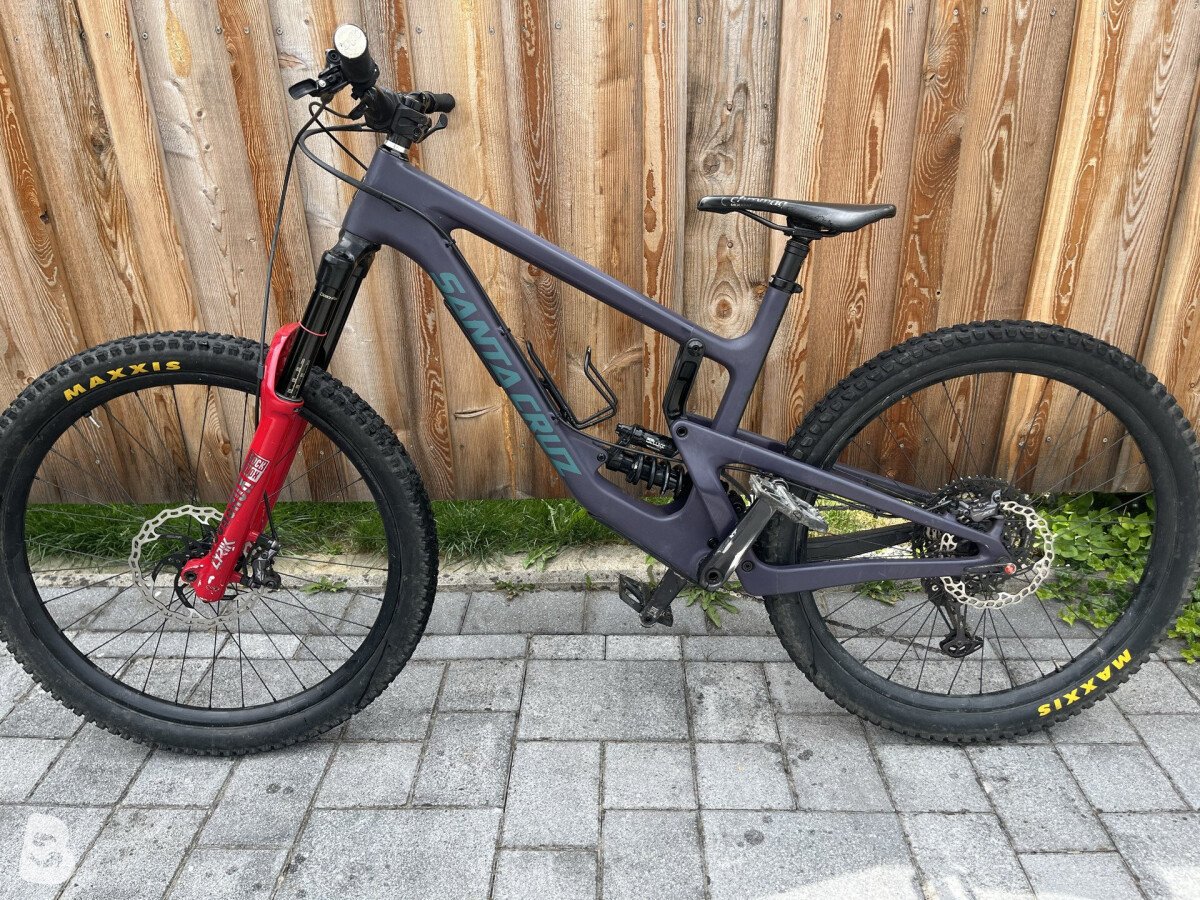 Santa Cruz Nomad Cc custom 2022
