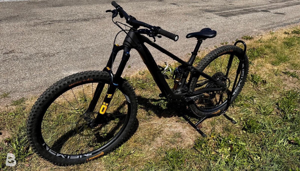 Pivot SHUTTLE SL Pro X01 2023