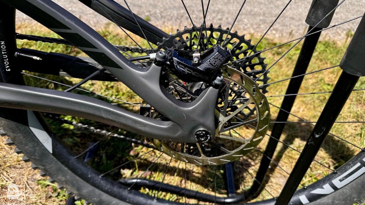 Pivot SHUTTLE SL Pro X01 2023