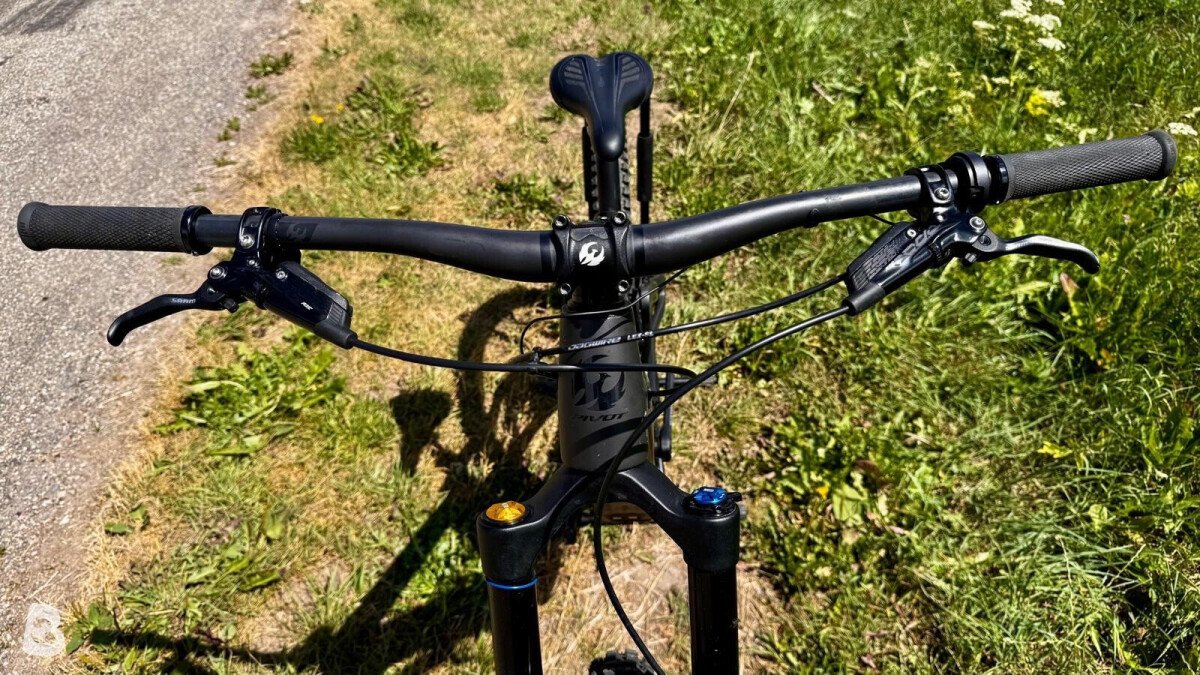 Pivot SHUTTLE SL Pro X01 2023