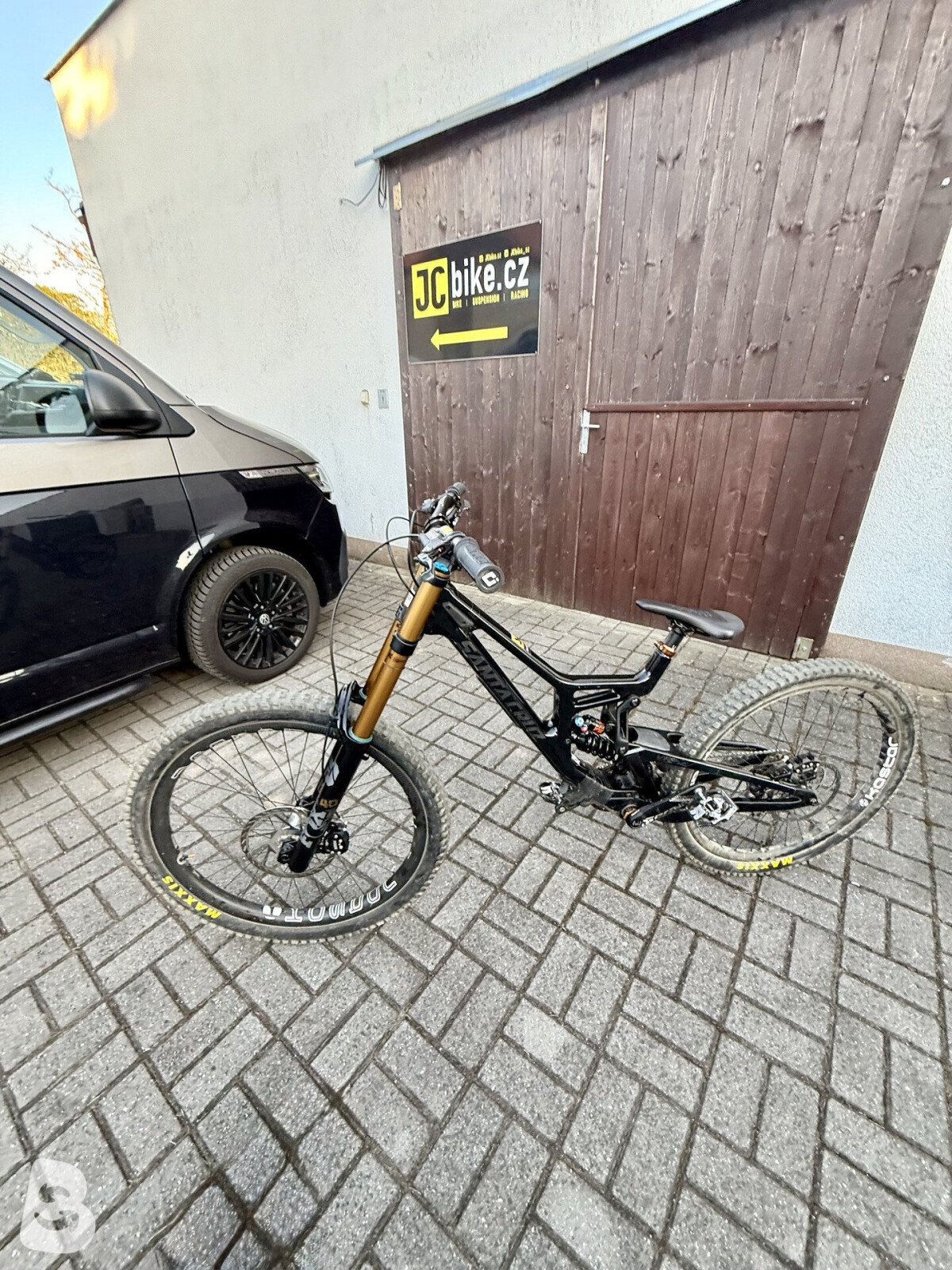 Santa Cruz V10 2025