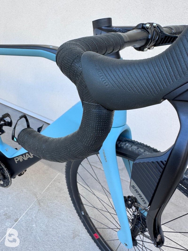 Pinarello NYTRO E5 GRAVEL - SRAM RIVAL AXS 2026