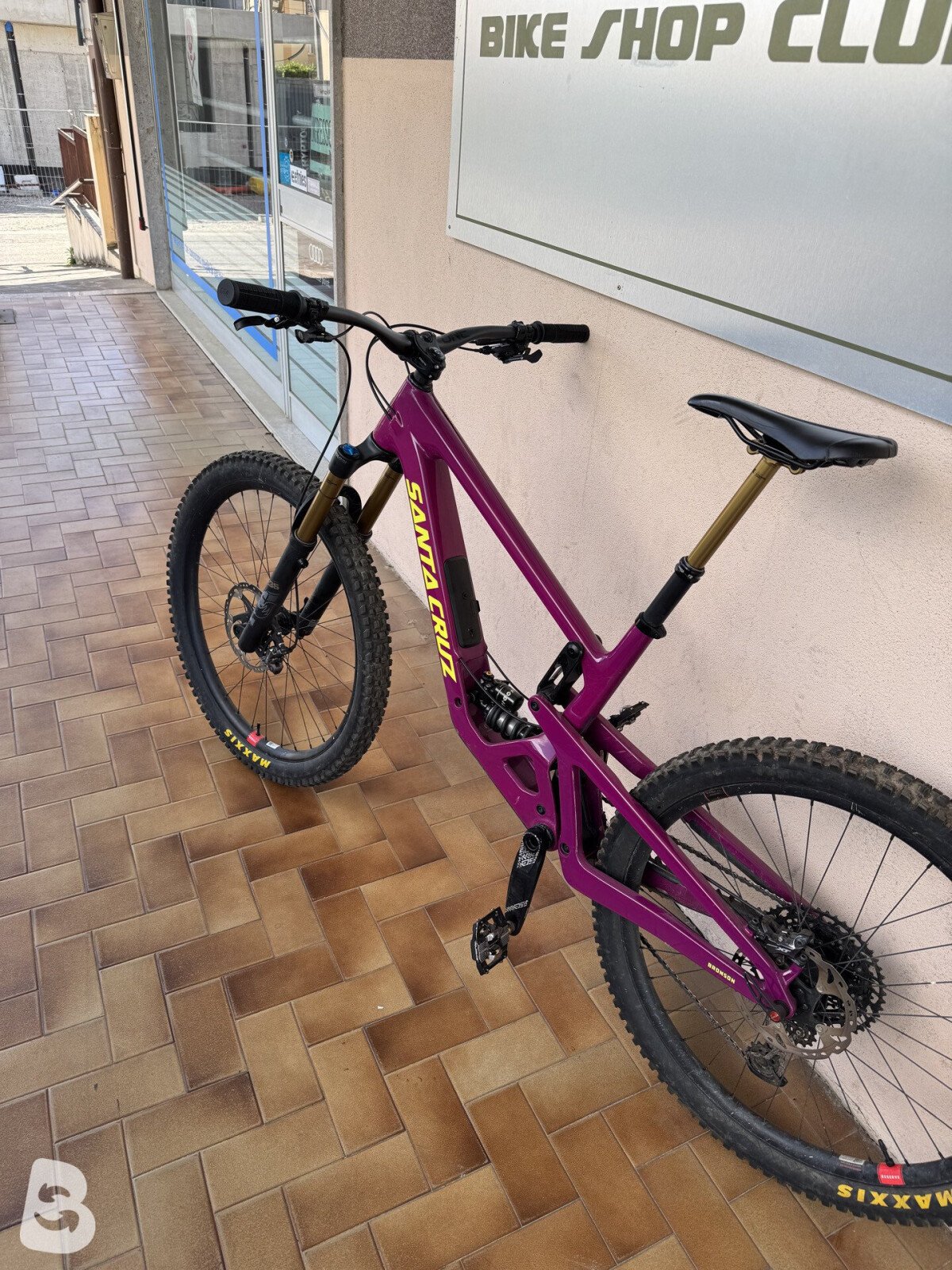 Santa Cruz Bronson R Carbon 2025