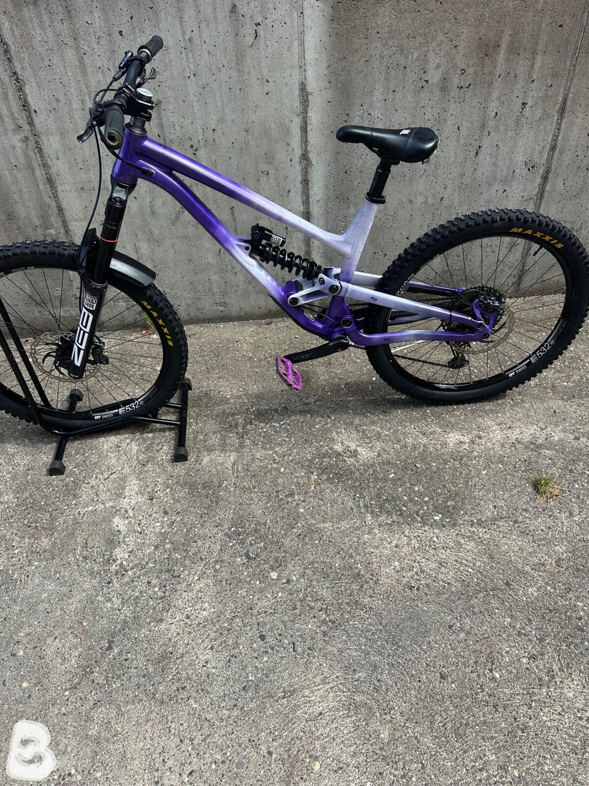 Commencal Clash Essential 2024