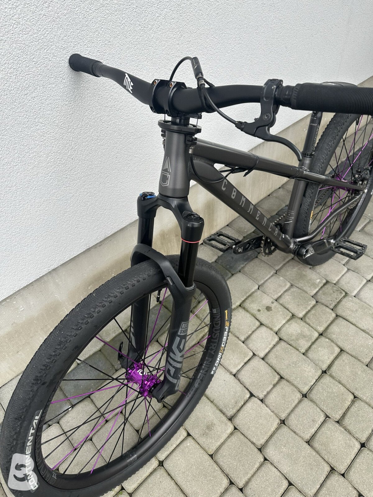 Commencal Absolut 2025