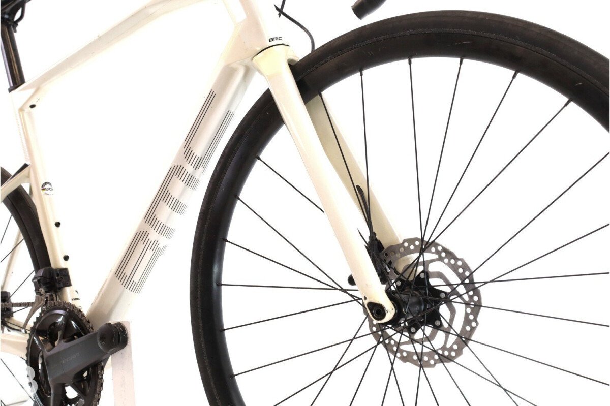 BMC Roadmachine Three Di2 12V 2024