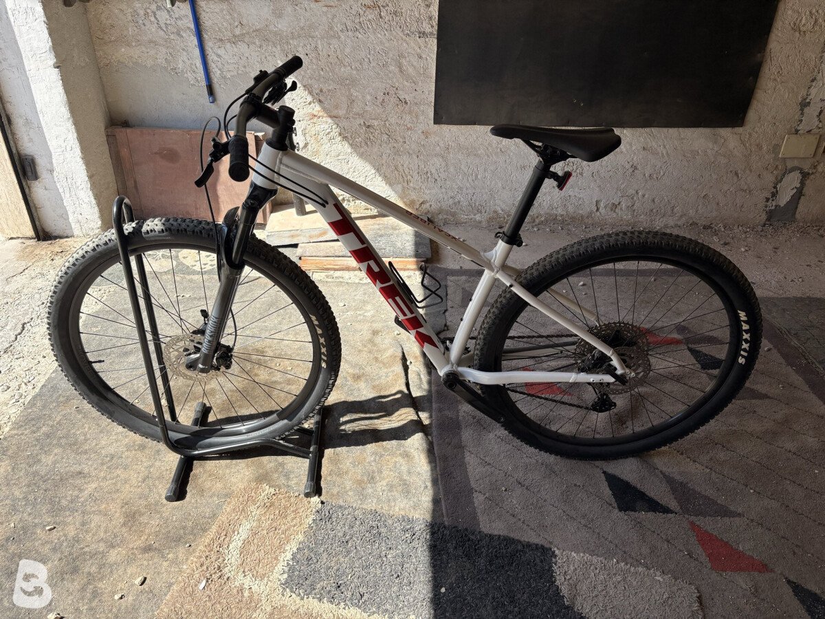 Trek X-Caliber 8 2022