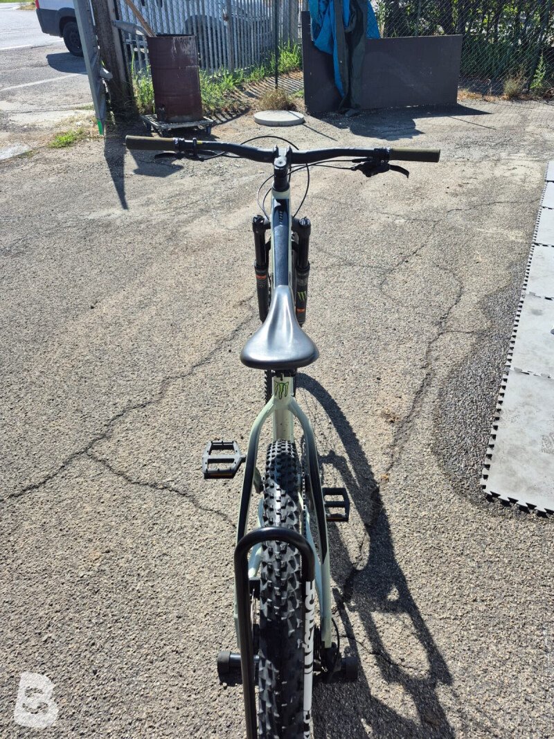Giant Fathom 1 2022
